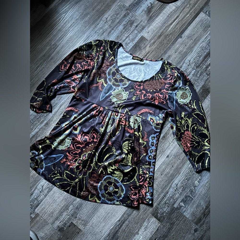 Women’s Floral Flowy Reborn Branded Shirt Size X-LARGE